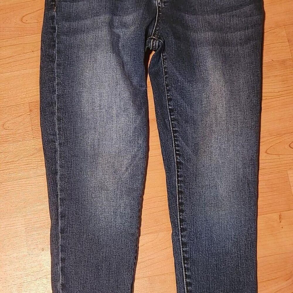 Kut-from-the-kloth womens size 4 distressed Blue Jeans